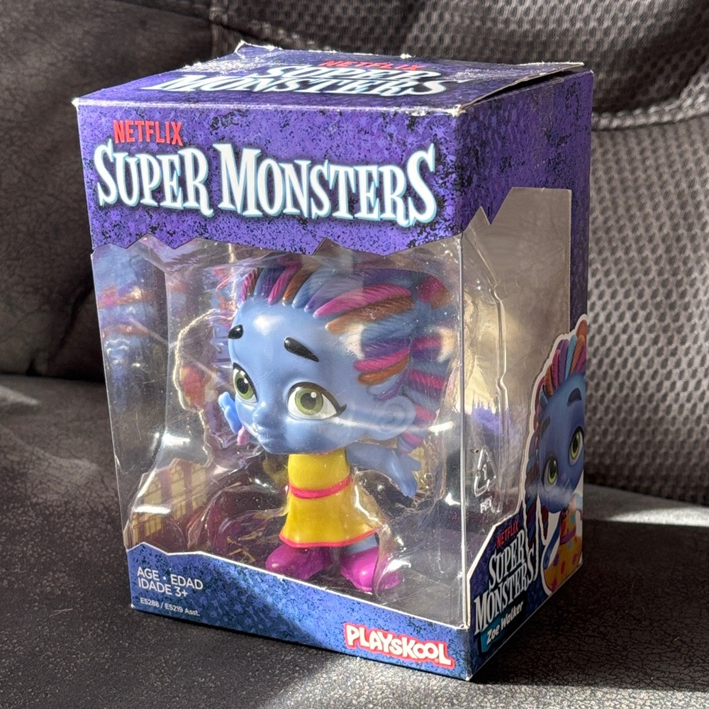 Super Monsters Zoe Walker Figurine